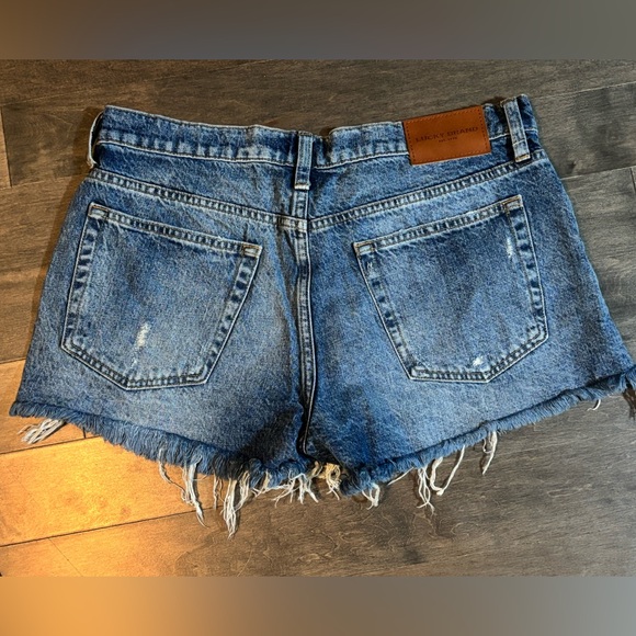 Lucky Brand Boy Mid Rise Distressed Denim Shorts Women’s 10/30 Medium Wash Raw - Picture 2 of 10